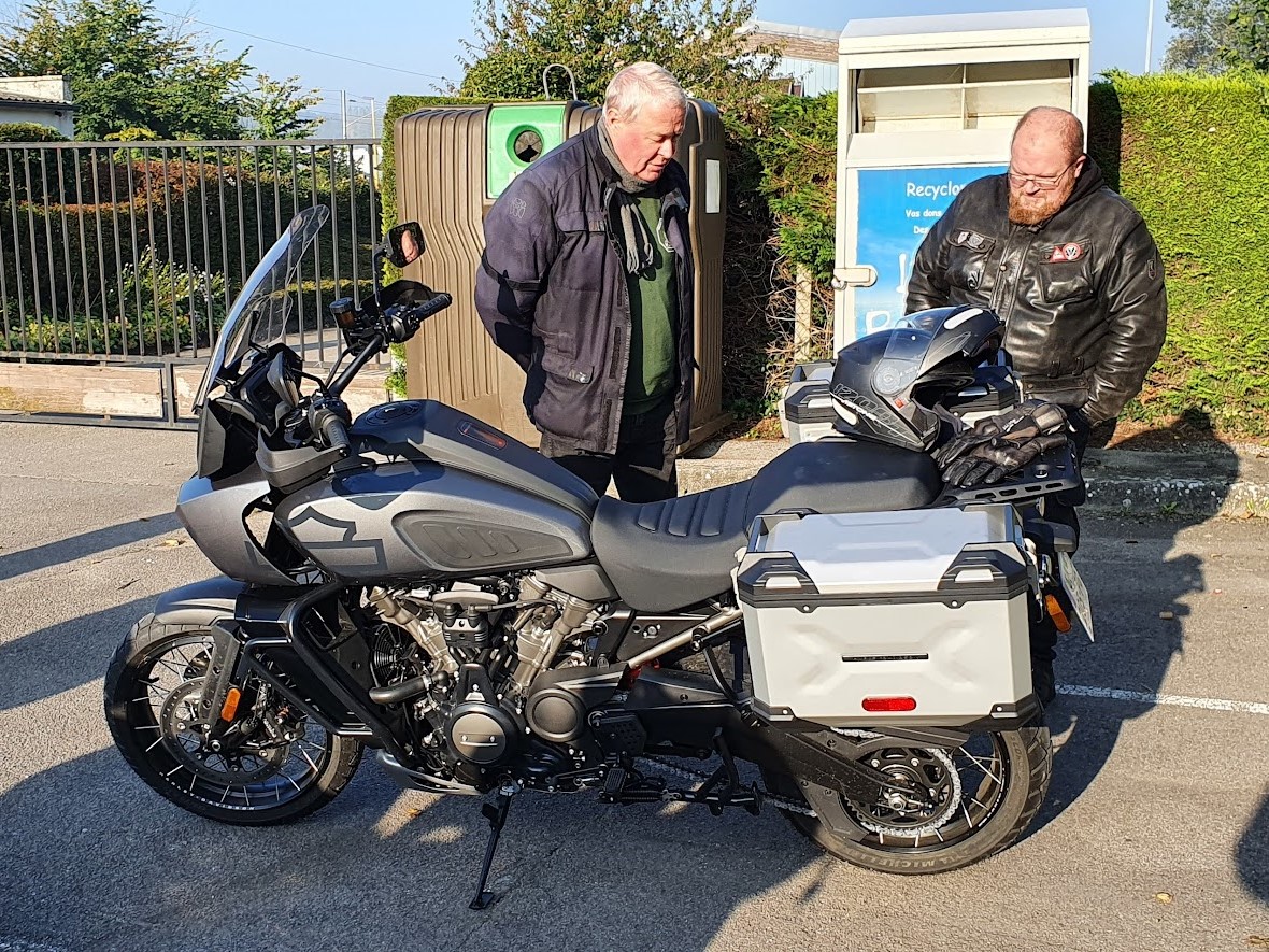 Lire la suite à propos de l’article Nouvelle moto de Grand Patrick